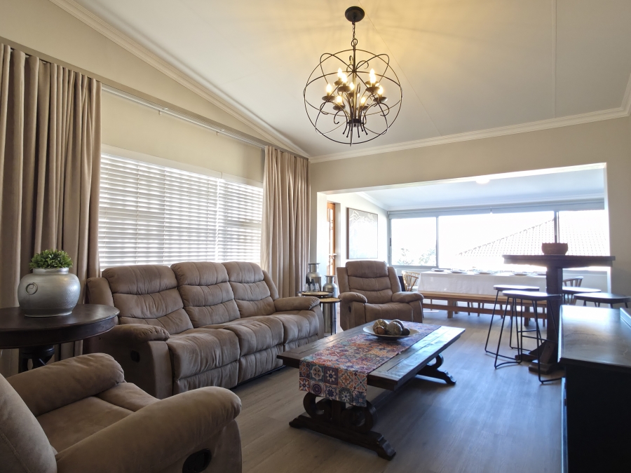 4 Bedroom Property for Sale in Wavecrest Eastern Cape